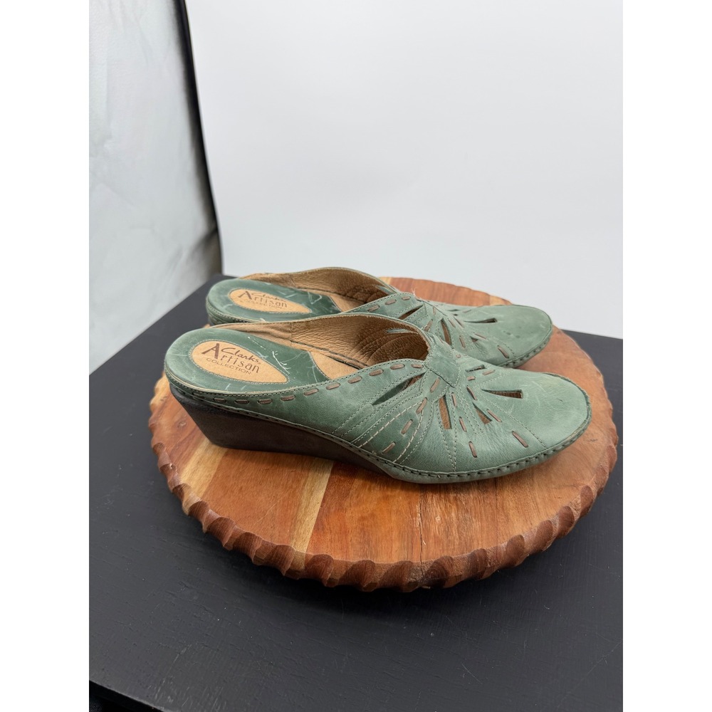 Clarks Artisan Mules Women 9.5 Green Leather Laser Cut Whipstitch Wedge Clogs